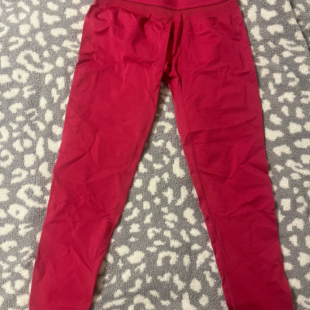 NVGTN Pink Leggings with Soft Fabric and Comfortable Fit
